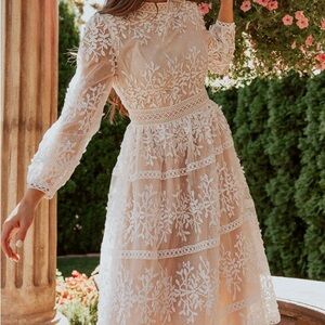 Elegant Lace Floral Dress size 1X but runs small
